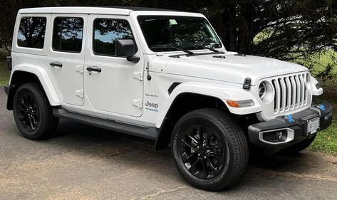 White Jeep Wrangler With Teal Accents, Cream Jeep Wrangler, Jeep Sahara Unlimited, White Jeep Wrangler Unlimited, White Jeep Wrangler, White Wrangler, Jeep Sahara, Jeep Baby, Dream Whip