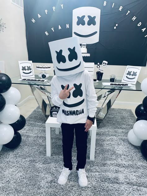 Dj Marshmallow Party Ideas, Dj Marshmello Party Ideas, Dj Marshmello Cake, Dj Marshmello, Fortnite Birthday, Leo Birthday, King Birthday, Mens Birthday Party, 9th Birthday Parties