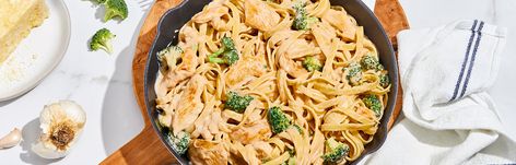 Cheesey Broccoli, Skillet Casserole, Fall Casseroles, Alfredo Casserole, Chicken Main Dish Recipes, Chicken Alfredo Casserole, Chicken Smothered, Chicken Broccoli Alfredo, Easy Breakfast Brunch