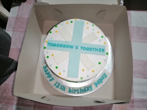 K Pop Birthday Cake Ideas, Kpop Cake Ideas Txt, Kpop Bday Ideas, Txt Birthday Cakes, Txt Inspired Cake, K Pop Cake Design, Txt Cake Design, Kpop Inspired Cake, Kpop Cakes Ideas