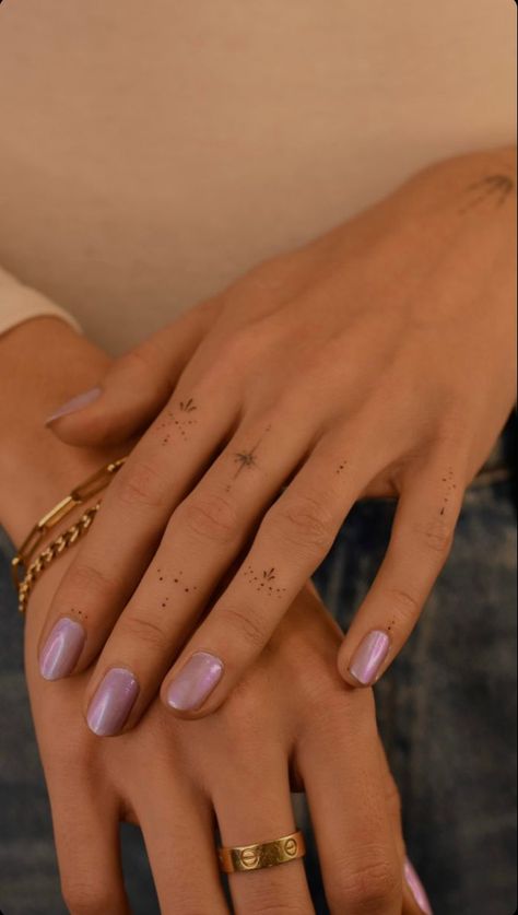 Small hand tattoos Dainty Knuckle Tattoos, Finger Tattoos Delicate, Hand Tattoos Delicate, Fineline Finger Tattoo, Micro Finger Tattoo, Tattoo Fingers Woman, Delicate Finger Tattoo, Tiny Tattoos Finger, Fine Line Finger Tattoos For Women