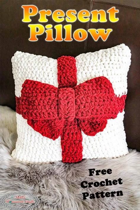 Learn how to crochet a Present Pillow with Bow that can be a gift for Christmas or a Birthday or just have it as decoration. This free pattern is made with soft blanket yarn. #free #pattern #crochetpattern #freecrochetpatterns #pillow #present #bow #christmas #whiteandred #Birthday #gift #diy #diyideas #christmasideas #giftideas #presentideas #softyarn #yarn #diydecor Home Crochet Patterns, Christmas Crochet Blanket, Pillow Patterns, Crochet Cushion Cover, Crochet Pillow Pattern, Crochet Christmas Decorations, Crochet Xmas, Cute Presents, Crochet Patterns Ideas