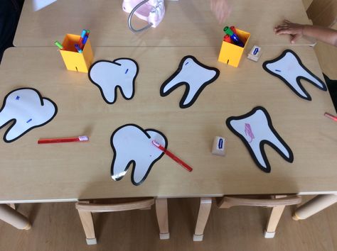 Dentist teeth healthy eating theme people who help us topic mark making activity laminated teeth and dry wipe markers with toothbrushes to clean teeth EYFS People Who Helps Us Activities, Nursery Mark Making Activities, People Who Help Us Eyfs Crafts, Utw Eyfs Activities, People Who Help Us Craft, Ofsted Activities Eyfs, Healthy Eating Eyfs Activities, Healthy Eating Eyfs, People Who Help Us Activities