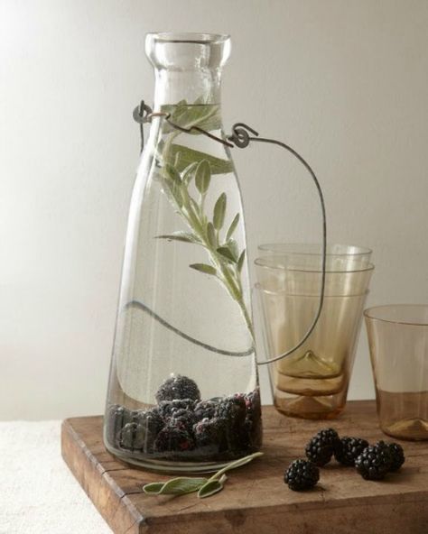 Blackberry Sage Water, Iced Tea Party, Summer Iced Tea, Flavored Water Recipes, Stash Tea, Infused Water Recipes, Sweet Coffee, Daily Vitamins, Water Recipes