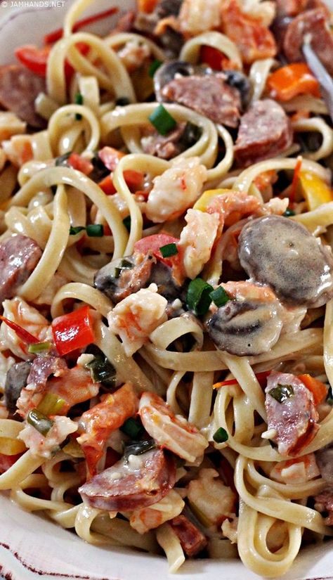 Fat Tuesday Recipes, Mardi Gras Pasta Recipe, Mardi Gras Pasta, Bake Shrimp, Mardi Grad, Resep Pasta, Resep Seafood, Cajun Dishes, Mardi Gras Food