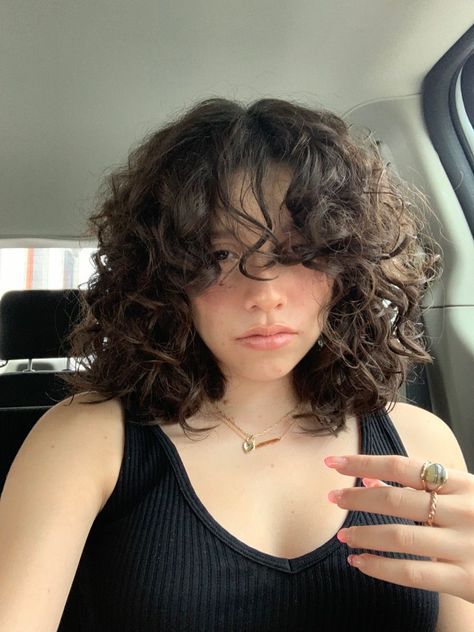 Curly Bob With Curtain Bangs, Short Hairstyles Wavy Hair, Haircut Trending, Short Curly Hair With Bangs, Shaggy Curly Hair, Layered Curly Haircuts, Curly Heads, Curly Cuts, Shoulder Length Curly Hair