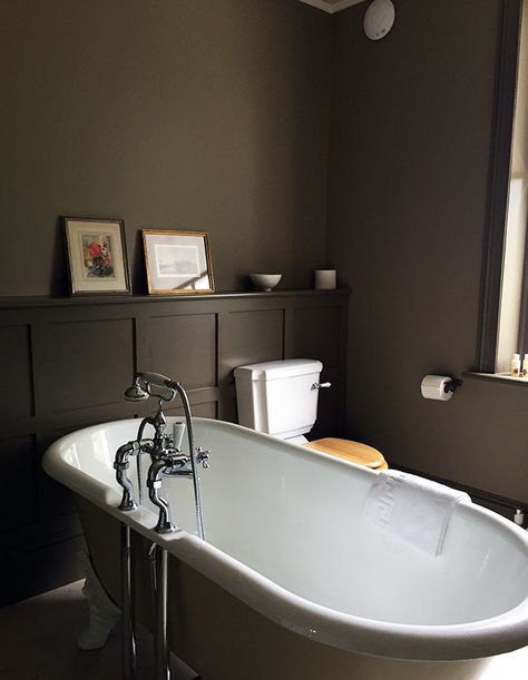 Drab Paint Colors, Farrow Ball Salon Drab, Drab Farrow And Ball, French Gray Farrow And Ball Bathroom, Farrow And Ball Dark Colours, Pantalon Farrow And Ball, Farrow And Ball Inspiration, Farrow And Ball Bathroom Ideas, Farrow And Ball Brown