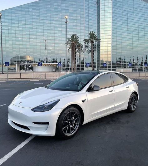 White Tesla Model Y Aesthetic, Tesla White Aesthetic, Tesla Model Y Aesthetic, White Tesla Aesthetic, Tesla Model 3 2024, Mobil Tesla, Carros Tesla, Tesla Model X White, Tesla Model 3 White