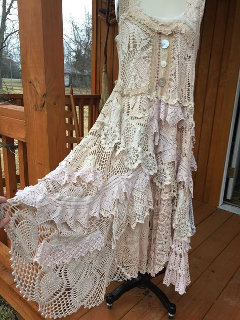 Doily Clothing, Repurposed Linens, Shabby Chic Clothing, Chic Dress Style, Shabby Chic Dress, Shabby Chic Clothes, Patch Dress, Shabby Chic Dresser, Repurposed Clothing