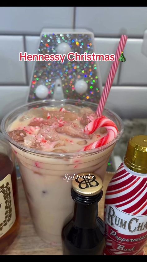 Hennessy Christmas Drinks, Drinks With Hennessy, Hennessy Drinks Recipes, Christmas Holiday Cocktails, Hennessy Drinks, Christmas Fudge, Yummy Alcoholic Drinks, Fudge Recipe, Drinks Recipes