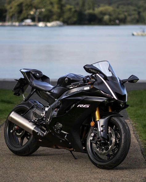 Yamaha R6 Black, R6 Black, Duke Bike, Bike Aesthetic, Yamaha Bikes, Sports Car Wallpaper, Motorcycle Aesthetic, Motorcycle Wallpaper, Biker Aesthetic