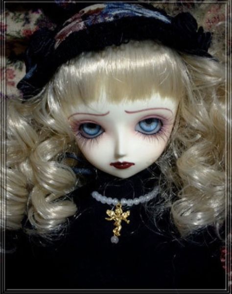 via sullensixxpence Aesthetic Archive, Doll Plushies, Doll Aesthetic, Gothic Dolls, Victorian Dolls, Unique Dolls, Creepy Dolls, Old Dolls, Doll Parts