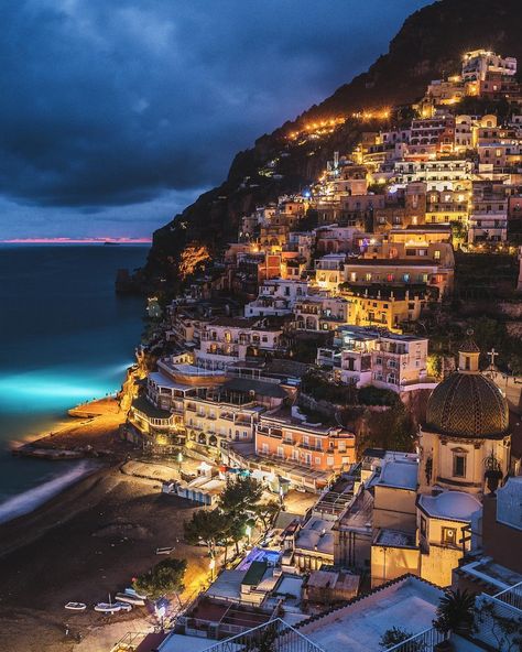 Positano Wallpaper, Italy Night Aesthetic, Italy At Night Aesthetic, Italy At Night, Almafi Coast Italy, Italy Night, Positano At Night, Night Views, Positano Beach