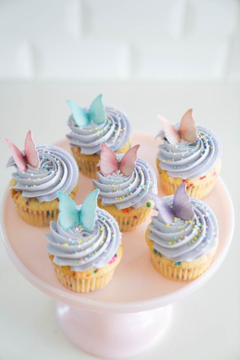 Butterfly Themed Funfetti Cupcakes with Purple Frosting and Rainbow Pearls Butterfly 1st Birthday, Butterfly Birthday Party Decorations, Printable Party Invitations, Butterfly Themed Birthday Party, Butterfly Birthday Theme, Fairy Cupcakes, Funfetti Cupcakes, First Birthday Cupcakes, Butterfly Birthday Cakes