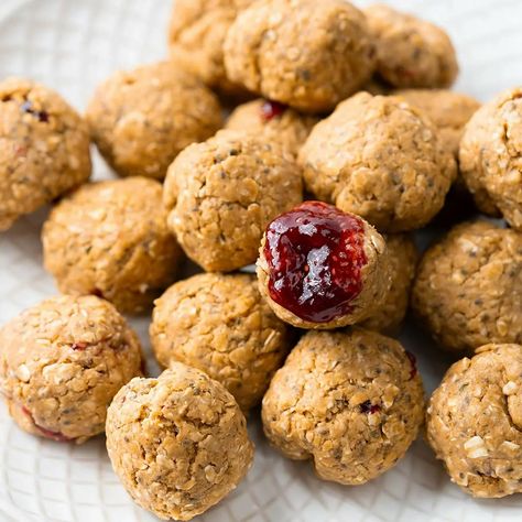 PB&J Protein Balls Peanut Flour, Protein Balls, Peanut Butter Powder, Butter Spread, Protein Ball, Quick Oats, Soft Cookie, High Protein Snacks, Raspberry Jam