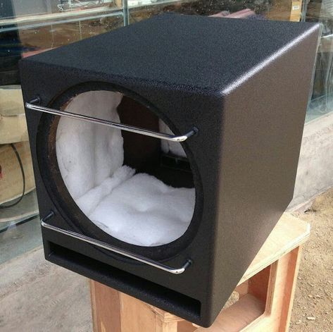 Box Speaker Subwoofer, Diy Subwoofer Box, Diy Subwoofer, Box Speaker, Hifi Amplifier, Subwoofer Box Design, Speaker Plans, Speaker Projects, Wooden Front Door Design