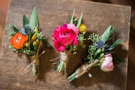 Mens Boutineers Wedding Colorful, Wildflower Boutineer Ideas, Wildflower Wedding Boutonniere, Wildflower Boutonniere Groomsmen, Wildflower Boutineer, Wild Flower Boutonniere, Colorful Corsage, Spring Boutonniere, Wildflower Boutonniere