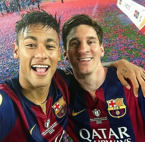 Neymar And Messi, Messi Style, Neymar Barcelona, Neymar Messi, Cr7 Messi, Messi And Neymar, Messi Neymar, Leonel Messi, Soccer Guys