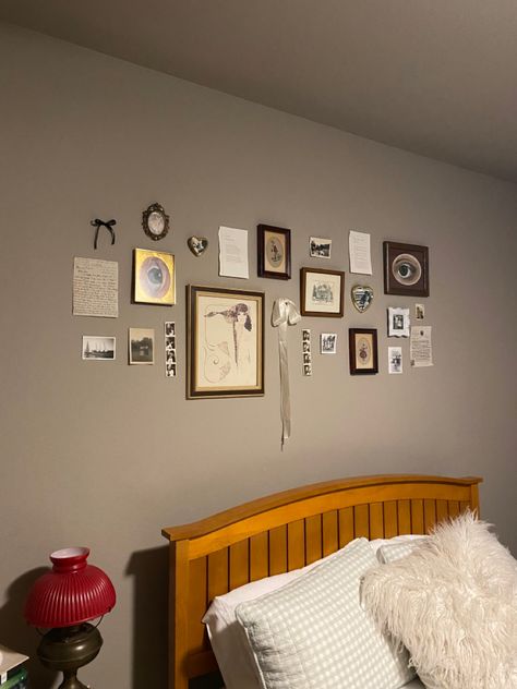 Bedroom Gallery Wall Above Bed, Frames Above Bed, Coquette Bedroom, Aesthetic Interior Design, Gallery Wall Bedroom, Room Goals, Simple Aesthetic, Above Bed, Pretty Room