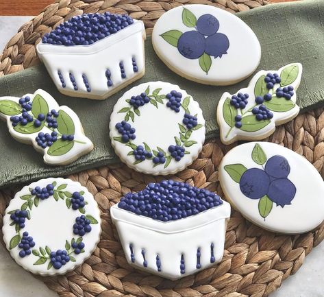 Lorraine P on Instagram: “Blueberries 🫐 #blueberrycookies #decoratedcookies #decoratedsugarcookies #decoratedcookiesofinstagram #sugarcookies…” Berry First Birthday Cookies Blueberries, Blueberry Sugar Cookies Decorated, Blueberry Decorated Cookies, Blueberry Baby Shower Cookies, Blueberry Cookies Decorated, Blueberry Sugar Cookies, Blueberry Baby Shower Theme, Blueberry Ideas, Blueberry Birthday