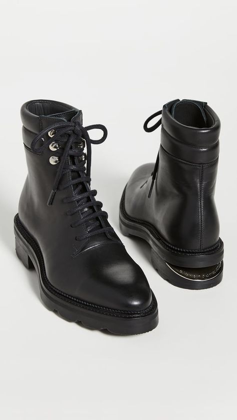 Alexander Wang Boots, Fashion Accessories Trends, Hiker Boots, Shoes Too Big, Shoe Trends, Spring Fashion Trends, Spring Trends, Designer Boots, Spring Shoes