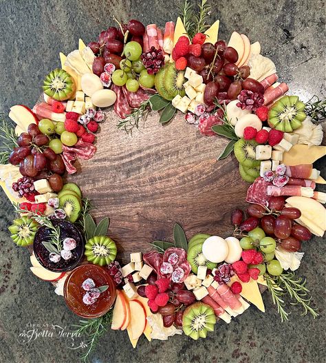 Christmas Charcuterie Wreath, Christmas Wreath Charcuterie, Wreath Charcuterie Board, Wreath Charcuterie, Charcuterie Wreath, Prosciutto Roll, Make A Christmas Wreath, Cheese Triangles, Christmas Charcuterie