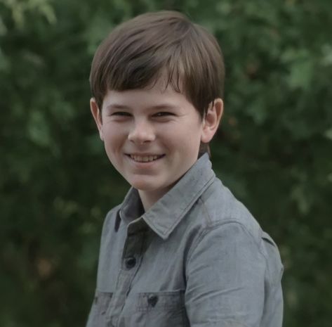 Carl Grimes Smiling, Carl Grimes Icons, Carl Grimes Season 7, Carl Twd, Carl The Walking Dead, Chandler Riggs, Sabrina Spellman, Carl Grimes, Rick Grimes