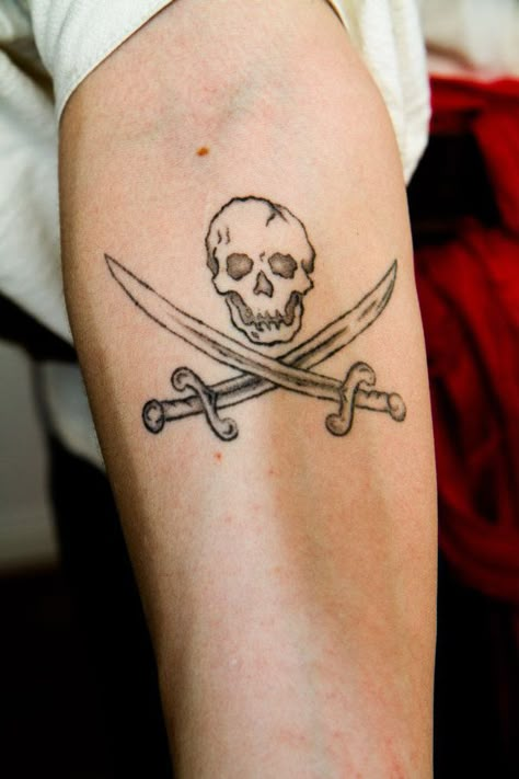 Pirate Brand Tattoo, Pirate Tattoo Simple, Pirate Lady Tattoo, Jolly Roger Tattoo, Pirate Flag Tattoo, Tattoo Pirate, Pirate Tattoos, Pirate Skull Tattoos, Tattoos Ideas For Men