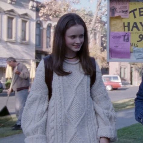 #gilmore #gilmoregirlsedit #gilmoregirlsquotes Rory Gilmore Pilot, Chilton Rory, Gilmore Girls Rory, Rory Gilmore Style, Gilmore Aesthetic, Gilmore Girls Fashion, Gilmore Girls Aesthetic, Gilmore Girls Outfits, Gilmore Girl