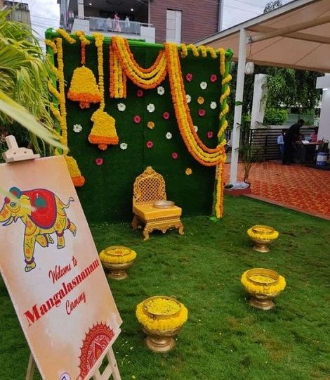 Pithi Decoration At Home, Home Ceremony Decor, Haladi Shastra Decoration, Haldi Function Decoration At Home Simple, Haldi Ceremony Decorations At Home For Groom, Decoration For Haldi Ceremony At Home, Half Saree Function Decoration At Home, Haldi Decoration Ideas At Home For Groom, Haldi Ceremony Background