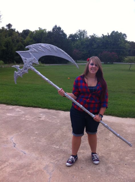 Yuki's Artemis scythe from vampire knight that I made. Materials: insulation foam board, cardboard, bamboo staff, paper mâché, silver paint, hot glue, cement glue, caulking the gaps, and gesso (a lot of it!). Took me about 4 months to make with school and everything Diy Scythe How To Make, Cardboard Scythe, Cosplay Props Diy Cardboard, Cardboard Cosplay, Cosplay Scythe, Cosplay Swords Diy, Diy Cosplay Scythe, Cat Mask Diy, Cardboard Props