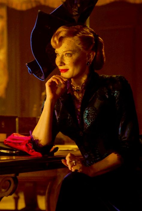 The wicked stepmother (Cate Blanchett) making a deal with the king in the new Cinderella movie. New Cinderella Movie, Wicked Stepmother, Cate Blanchett Carol, Cinderella Movie, Cinderella 2015, Cinderella Costume, Have Courage And Be Kind, Richard Madden, Helena Bonham Carter