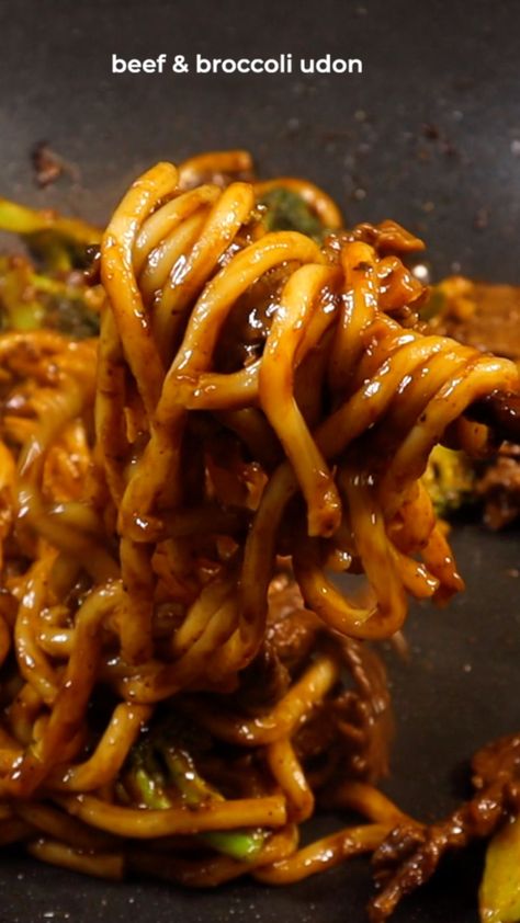 Perfect meal for a busy day, a bowl of beef udon with broccoli. I can not ask more than this, let's try this recipe. Beef Udon, Easy Beef And Broccoli, Beef Flank Steak, Beef Broccoli, Asian Noodle Recipes, Asian Noodle, Chinese Recipe, Dinner Today, Beef And Broccoli