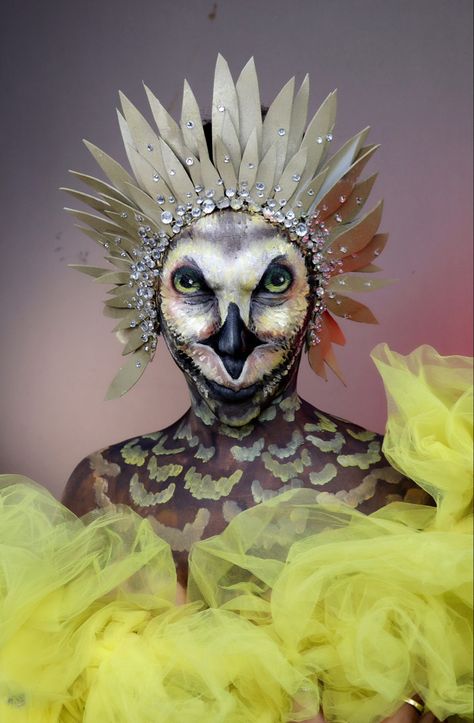 Bird Makeup Halloween, Bird Halloween Makeup, Mythical Creatures Makeup, Animal Stage Makeup, Animal Fantasy Makeup, Animal Makeup Looks, Animal Prosthetic Makeup, Owl Makeup, Bird Makeup