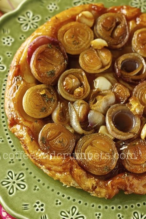 Shallot Tarte Tatin with Homemade Puff Pastry (Recipes) - Concise instructions for making your own Puffed Pastry Shallot Tarte Tatin, Holiday Breads, Puff Pastry Ingredients, Home Made Puff Pastry, Eggnog Bread, Homemade Puff Pastry, Butter Puff Pastry, Caramelized Shallots, Puff Pastry Tart