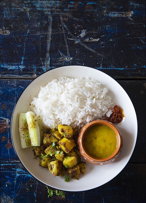 Indian Food Platter, Satvic Food, Healthy Food Plate, Food Thali, Jeera Aloo, Ayurvedic Food, North Indian Food, Indian Comfort Food, Staple Foods