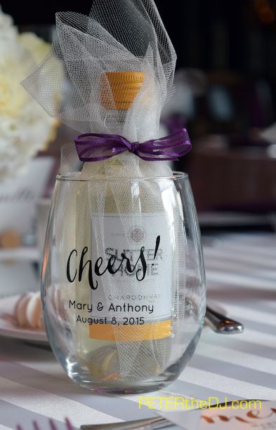 Wine Glass Wedding Favors, Guesthouse Ideas, Glasses Wedding Favors, Wine Glasses Wedding, Lila Party, Wine Wedding Favors, Event Concept, 39 Steps, Wedding August