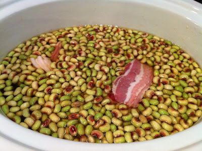 Purple Hull Peas Recipe, Pea Recipes, The Farmer, Crock Pot Slow Cooker, Crock Pot Cooking, Vegetable Sides, Veggie Sides, Down South, Chicken Stock