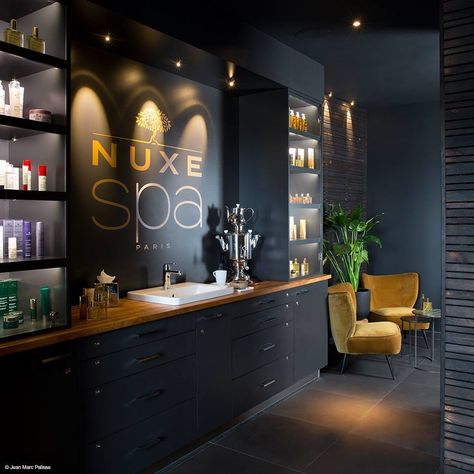 Black And Gold Esthetician Room Ideas, Black Spa Room Interior Design, Black And White Spa Decor, Black And Gold Spa Decor, Black Waiting Room, Dark Moody Spa Room, Dark Spa Room Ideas, Dark Moody Salon Suite, Dark Facial Room