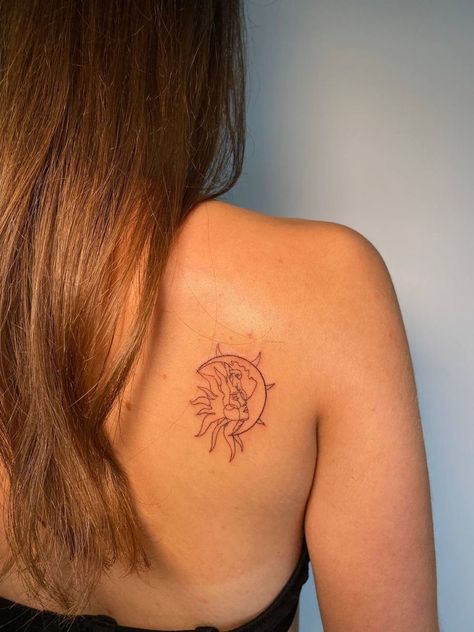 Patch Work Back Tattoo Women, Sun Tattoo Realistic, Sun Tattoo On Back, Tattoo On The Shoulder, Luna Tattoo, Kiss Tattoos, Artsy Tattoos, Ideal Aesthetic, Shoulder Blade Tattoo