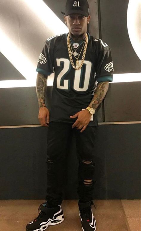 Nfl Jersey Outfit Fashion Men, Football Jersey Outfit Mens, Nfl Drip, Nfl Jersey Outfit, Jersey Outfit Ideas, Baseball Jersey Outfit, Jersey Outfits, Jersey Streetwear, Drip Clothing