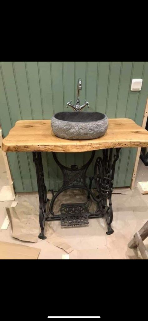 Singer Sewing Machine Repurposed, Singer Table, Apaneca, Sewing Table Repurpose, Singer Sewing Machine Table, Singer Sewing Machines, Sewing Machine Tables, Sewing Machine Table, Rustic Bathroom Designs