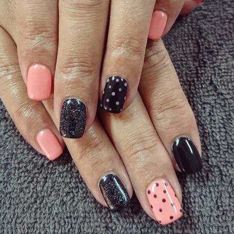 Peach and black nails with glitter and dots Coral And Black Nails, Peach And Black Nails, Makeup Beauty Hacks, Black Nails With Glitter, Nails With Glitter, Peach Nails, Coral Nails, Summer Nail Designs, Cute Gel Nails