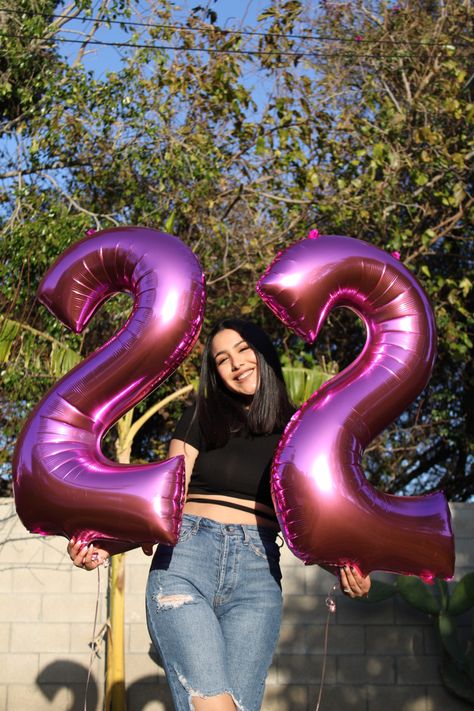 Birthday Number Balloons Photo Ideas, Number Balloons Photoshoot, Balloons Photoshoot, Birthday Number Balloons, Aries Szn, Number Balloons Birthday, Senior Things, Birthday Post, Balloons Birthday