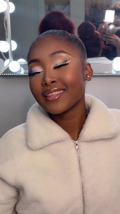 Makeup Looks For Black Women, Birthday Makeup Looks, Gold Makeup Looks, Shimmer Eye Makeup, Glitter Makeup Looks, Prom Eye Makeup, Prom Makeup Looks, Makeup For Black Skin, Brown Skin Makeup