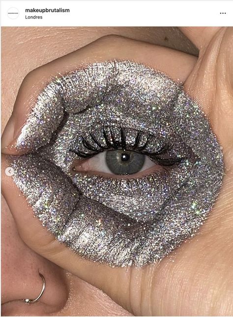 Eye Makeup Creative, Makeup Creative, New Years Resolutions, Make Up Artist, Visual Artist, Link In Bio, Close Up, Make Up, Glitter