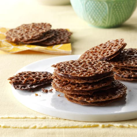 Chocolate Lace Cookies Lace Cookies Recipe, Chocolate Lace, French Cookies, Lace Cookies, Cake Mug, Chocolate Crinkles, Crinkle Cookies, Melting Chocolate Chips, Vintage Cookies