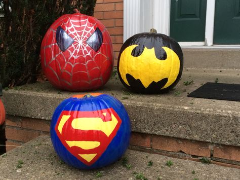 Super heroes Superman Pumpkin Painting, Spiderman Pumpkin Painting, Superman Pumpkin, Spiderman Pumpkin, Pumpkins Decorated, Creative Pumpkin Painting, Character Pumpkins, No Carve Pumpkin Decorating, Pumpkin Family