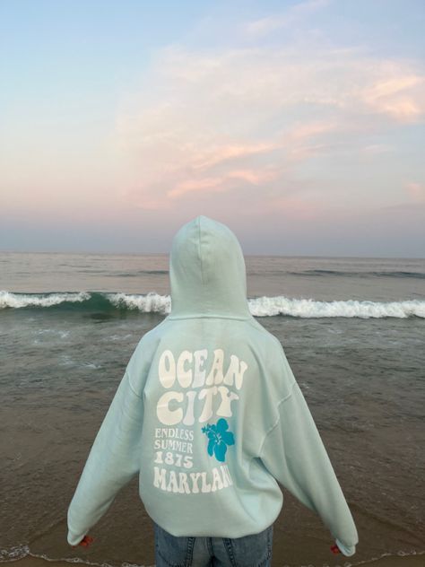 trendy sweatshirts beach pic aesthetic inspo sunset beach pic inspo comfy fit inspo pic Beach Pic Aesthetic, Beach Pic Inspo, Pic Aesthetic, Trendy Sweatshirts, Beach Pic, Ocean City, Sunset Beach, Endless Summer, Comfy Fits