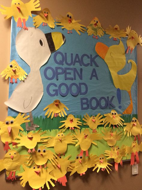 Quack open a good book bulletin board. Kids draw and egg shape and trace two of their hands to create their ducks. Inspired by duck and goose books by tad hills. Duckling Bulletin Board, Duck Classroom Door Ideas, Quack Quack Welcome Back Bulletin Board, Duck Theme Classroom Decor, Duck Themed Classroom, Duck Bulletin Board Ideas, Duck Bulletin Board, Classroom Reward Chart, Adventure Classroom